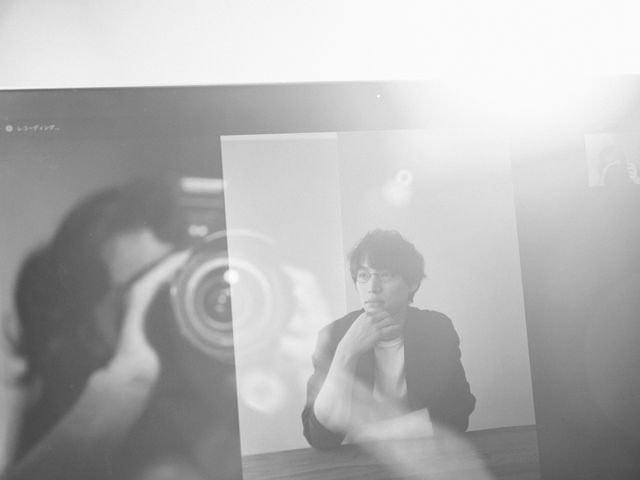 福士蒼汰、自宅で撮影したPC越しのポートレート：フォトギャラリー