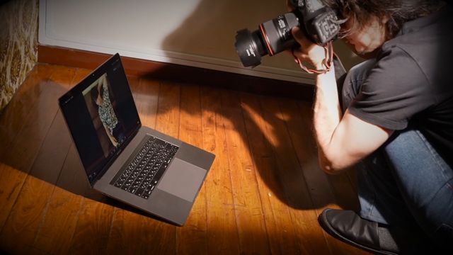 福士蒼汰、自宅で撮影したPC越しのポートレート（4枚目）