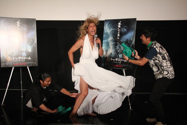 パンサー尾形がマリリン・モンロー風の女装！フォトギャラリー：フォトギャラリー