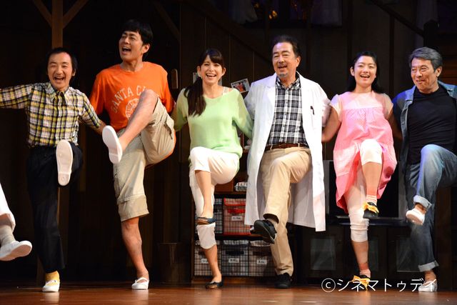 上原多香子、笑顔で女優復帰!舞台「くちづけ」公開ゲネプロ・囲み取材フォトギャラリー:フォトギャラリー