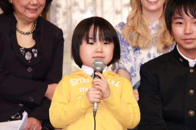 愛菜ちゃん&シャーロット、母娘バトルに「楽しい」　初対面はハグ　画像ギャラリー（3枚目）