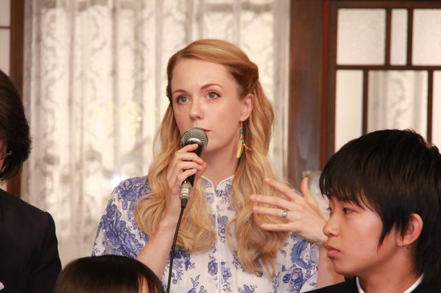 愛菜ちゃん&シャーロット、母娘バトルに「楽しい」　初対面はハグ　画像ギャラリー（5枚目）