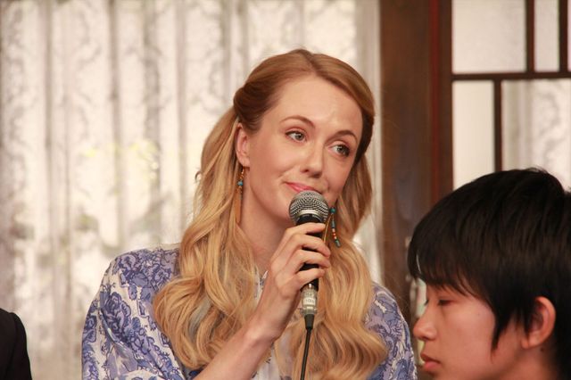 愛菜ちゃん&シャーロット、母娘バトルに「楽しい」　初対面はハグ　画像ギャラリー（6枚目）