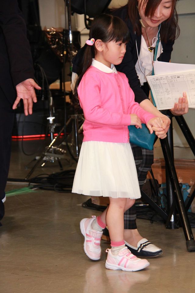 愛菜ちゃん&シャーロット、母娘バトルに「楽しい」　初対面はハグ　画像ギャラリー（8枚目）