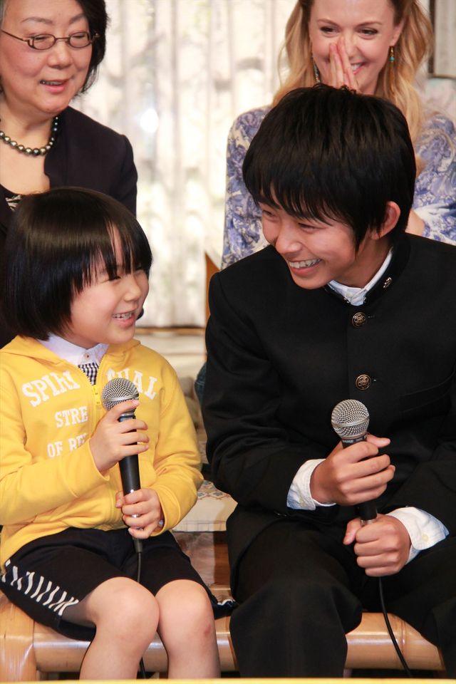 愛菜ちゃん&シャーロット、母娘バトルに「楽しい」　初対面はハグ　画像ギャラリー（13枚目）