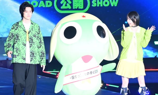 「Rakuten GirlsAward 2026 S/S」に登場した粗品とあの