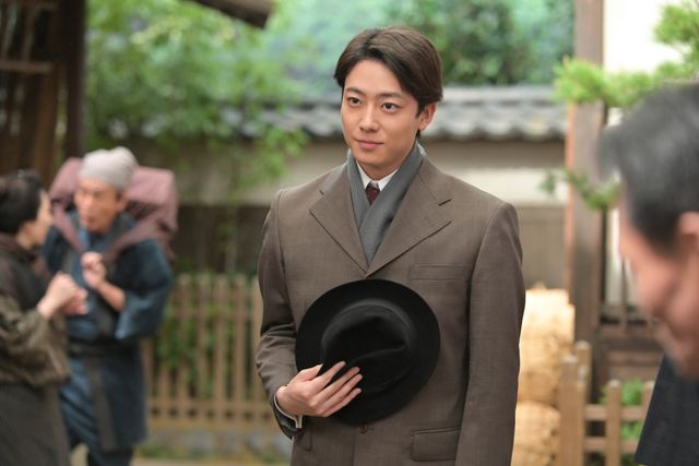 井上祐貴が演じる横沢記者