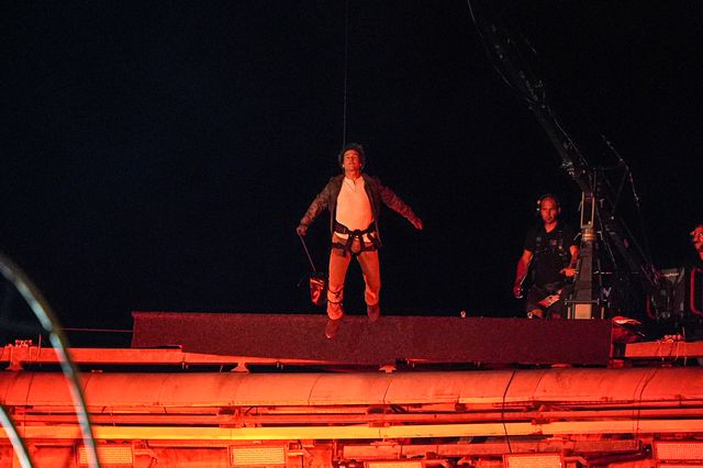 かっこよすぎ！パリオリンピック閉会式でスタントを披露したトム・クルーズ（4枚目）