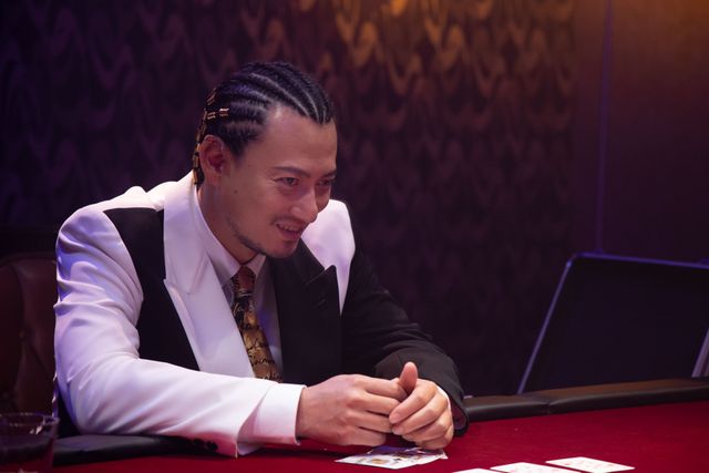 佐野勇斗＆白石麻衣が騙し合いゲームに挑む！「嘘喰い -鞍馬蘭子篇／梶隆臣篇-」場面写真（3枚目）