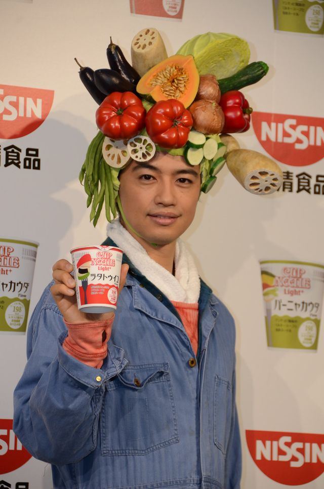 斎藤工、野菜かぶり物姿で登場！フォトギャラリー（4枚目）