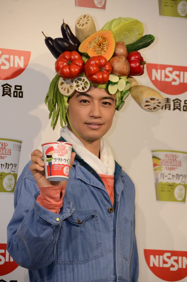斎藤工、野菜かぶり物姿で登場！フォトギャラリー（5枚目）
