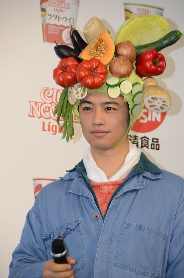 斎藤工、野菜かぶり物姿で登場！フォトギャラリー（7枚目）