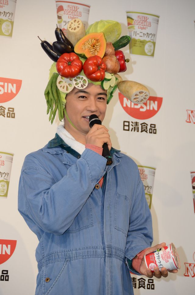 斎藤工、野菜かぶり物姿で登場！フォトギャラリー（10枚目）