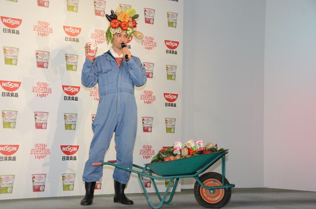 斎藤工、野菜かぶり物姿で登場！フォトギャラリー（12枚目）