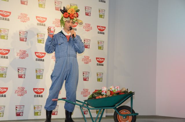 斎藤工、野菜かぶり物姿で登場！フォトギャラリー（13枚目）