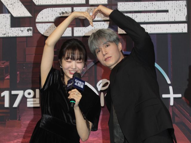 イ・ドンウク銀髪で登場！「殺し屋たちの店」製作発表会見：フォトギャラリー