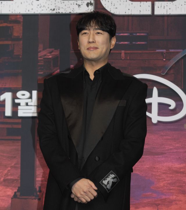 イ・ドンウク銀髪で登場！「殺し屋たちの店」製作発表会見（4枚目）