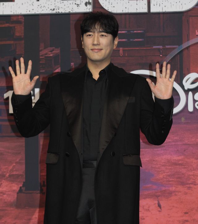 イ・ドンウク銀髪で登場！「殺し屋たちの店」製作発表会見（5枚目）