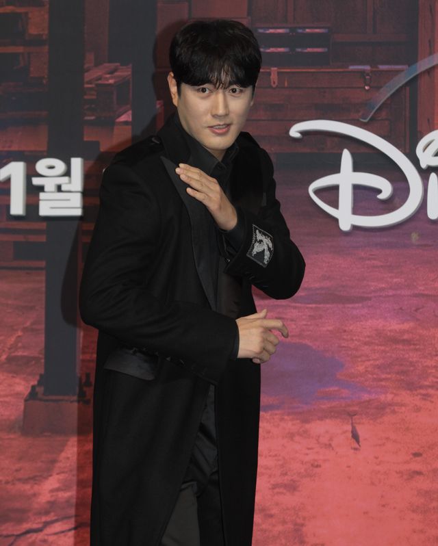 イ・ドンウク銀髪で登場！「殺し屋たちの店」製作発表会見（6枚目）