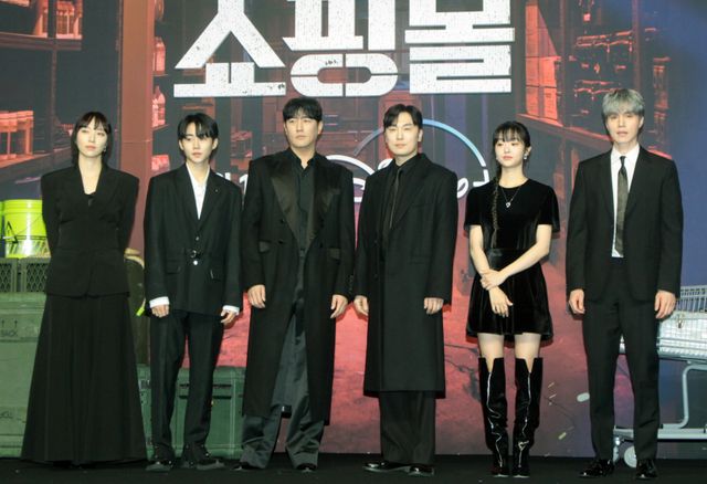 イ・ドンウク銀髪で登場！「殺し屋たちの店」製作発表会見（9枚目）