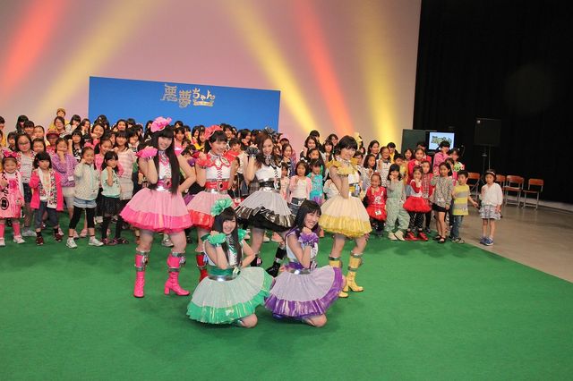 ももクロが制服姿で集合！フォトギャラリー（9枚目）