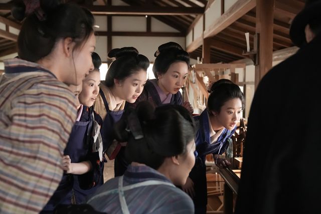 借金を背負った家族を養う遊女・なみ（さとうほなみ） …「ばけばけ」第5回場面写真（2枚目）