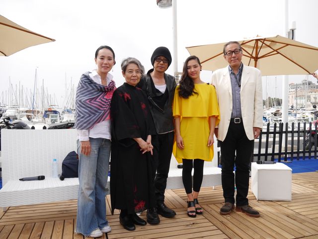 樹木希林、孫娘とカンヌで笑顔！フォトギャラリー（2枚目）