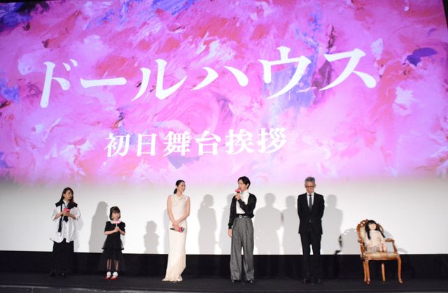 長澤まさみのドレスに熱視線！『ドールハウス』初日舞台あいさつ（5枚目）