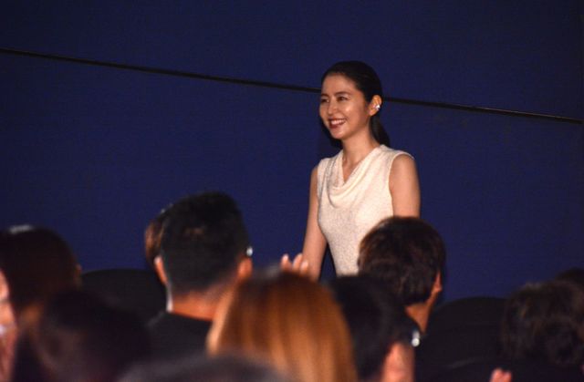 長澤まさみのドレスに熱視線！『ドールハウス』初日舞台あいさつ（6枚目）