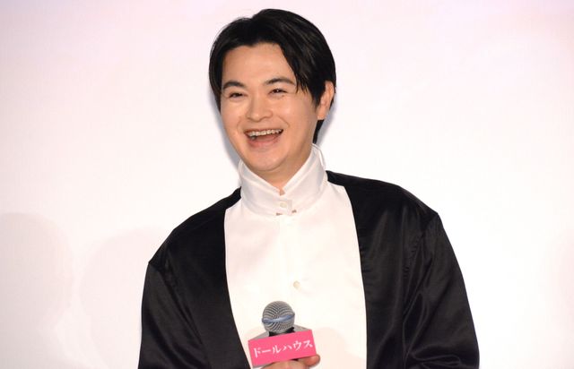 長澤まさみのドレスに熱視線！『ドールハウス』初日舞台あいさつ（11枚目）