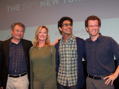 （左から）アン・リー監督、プロデューサーのエリザベス・ギャブラー、スラジェ・シャルマ、ヤン・マーテル、