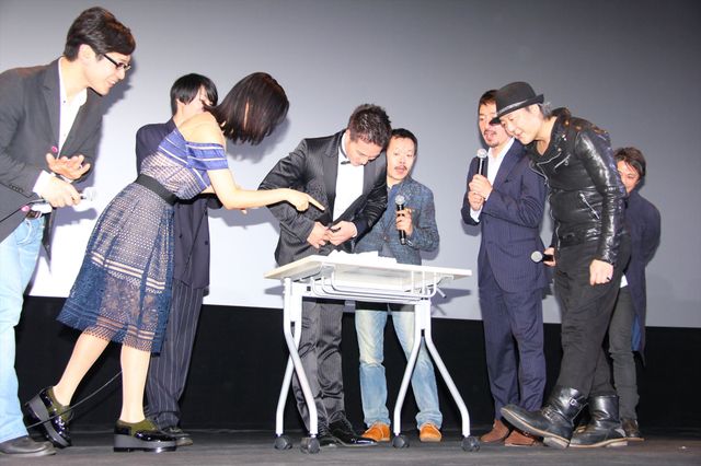 市原隼人、サプライズの誕生日ケーキに満面の笑み！フォトギャラリー（5枚目）