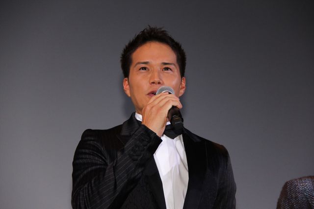 市原隼人、サプライズの誕生日ケーキに満面の笑み！フォトギャラリー（9枚目）