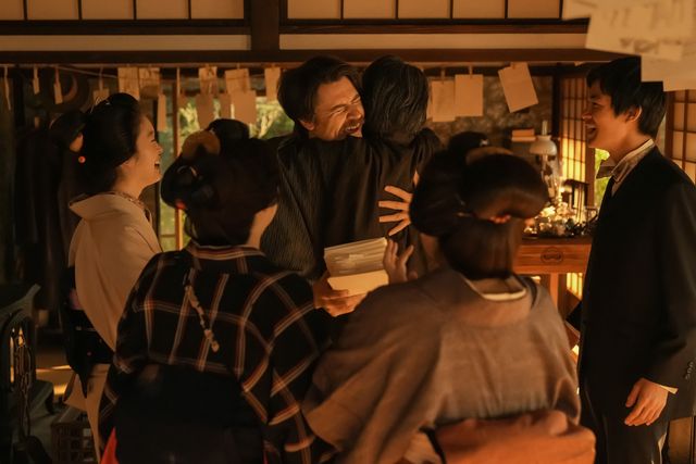 トキ（高石あかり）が怪談を語って…朝ドラ「ばけばけ」第120回の場面写真（3枚目）