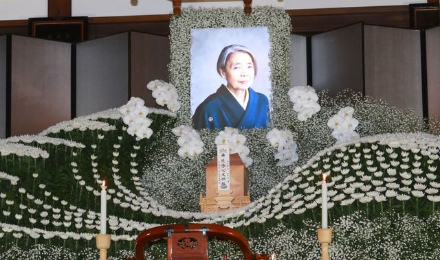 樹木希林さん告別式・参列者（9枚目）