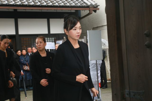 樹木希林さん告別式・参列者（27枚目）