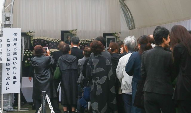 樹木希林さん告別式・参列者（42枚目）