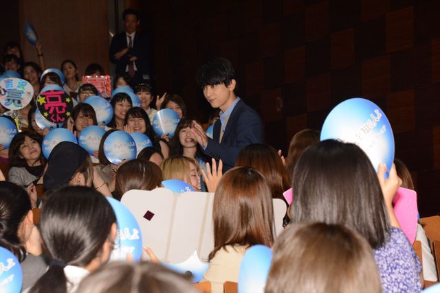 吉沢亮、とびきりスマイル！『空の青さを知る人よ』ブルースカイプレミア：フォトギャラリー