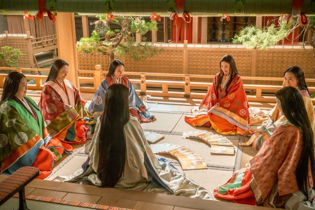 「源氏物語」豪華本の制作過程…「光る君へ」第37回場面写真：フォトギャラリー