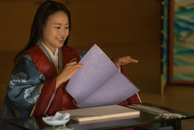 「源氏物語」豪華本の制作過程…「光る君へ」第37回場面写真（2枚目）