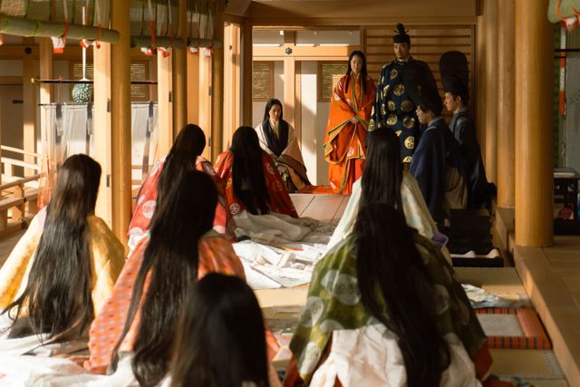 「源氏物語」豪華本の制作過程…「光る君へ」第37回場面写真（3枚目）