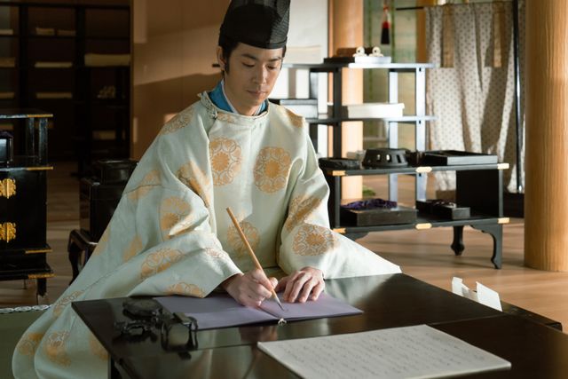 「源氏物語」豪華本の制作過程…「光る君へ」第37回場面写真（4枚目）