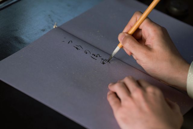 「源氏物語」豪華本の制作過程…「光る君へ」第37回場面写真（5枚目）