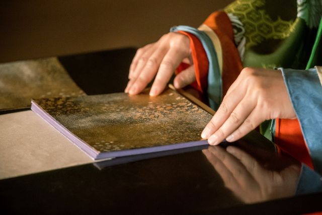 「源氏物語」豪華本の制作過程…「光る君へ」第37回場面写真（7枚目）