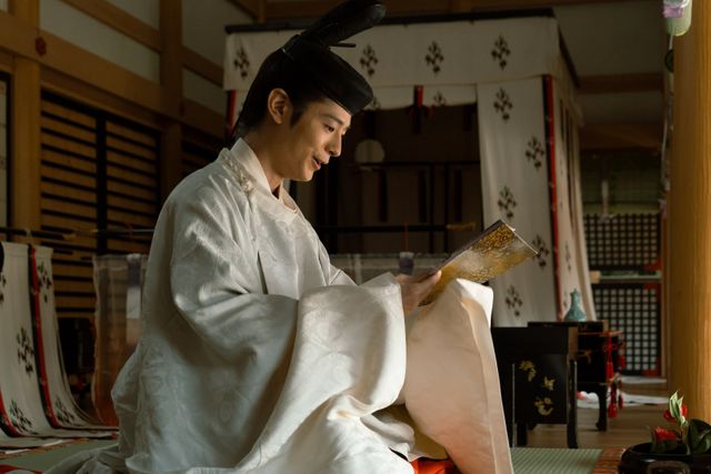 「源氏物語」豪華本の制作過程…「光る君へ」第37回場面写真（14枚目）