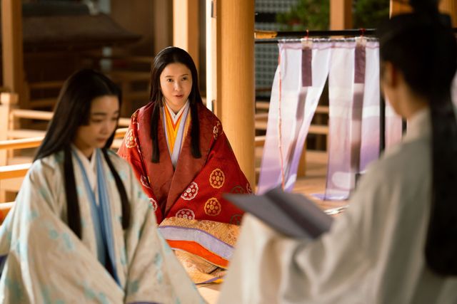 「源氏物語」豪華本の制作過程…「光る君へ」第37回場面写真（19枚目）