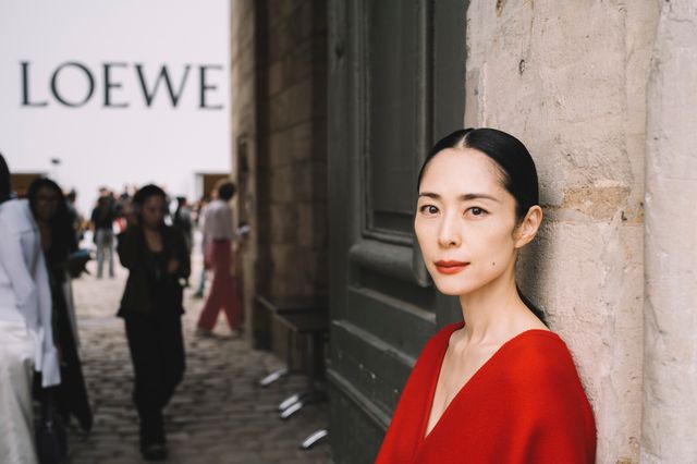 パリコレでの深津絵里：フォトギャラリー