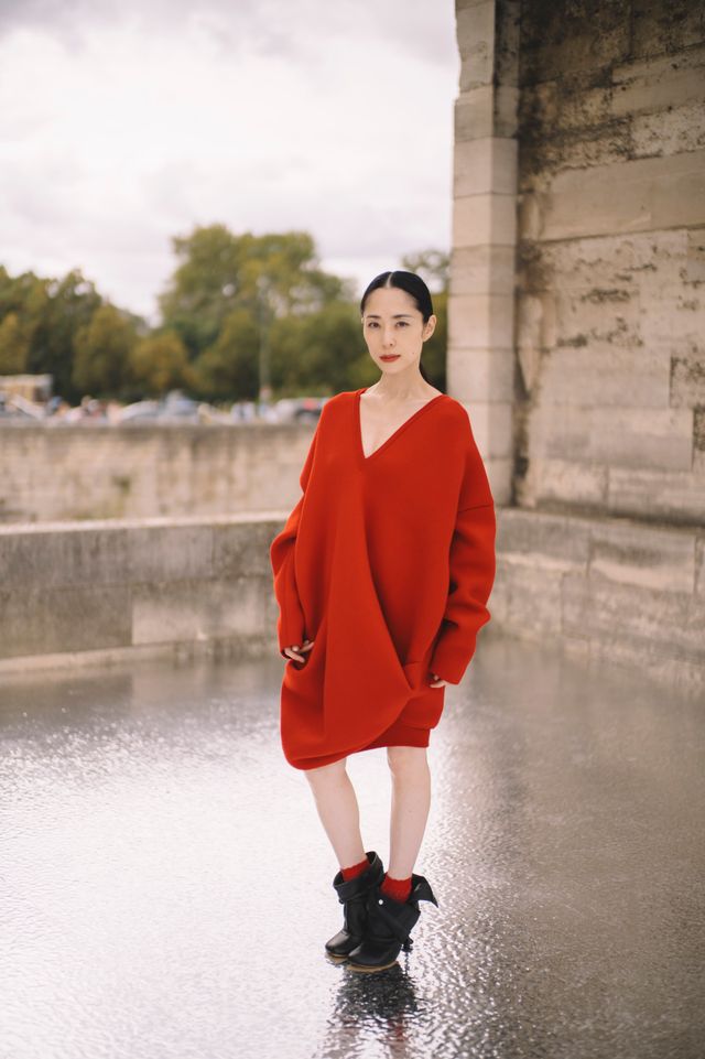 パリコレでの深津絵里（2枚目）