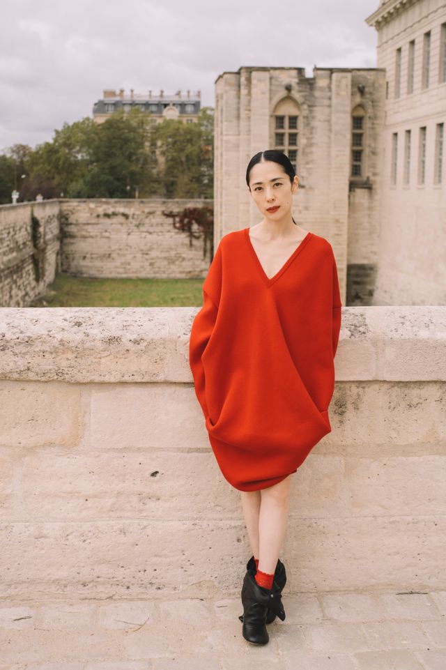 パリコレでの深津絵里（3枚目）