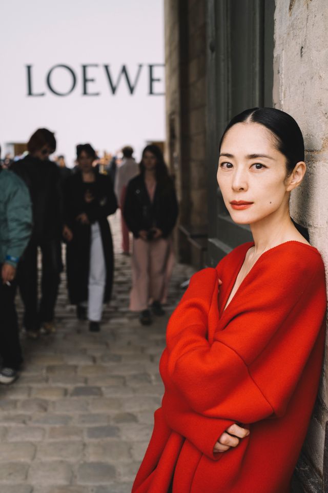 パリコレでの深津絵里（4枚目）